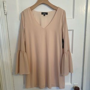 Lulus bell sleeve shift dress peach color Size XS